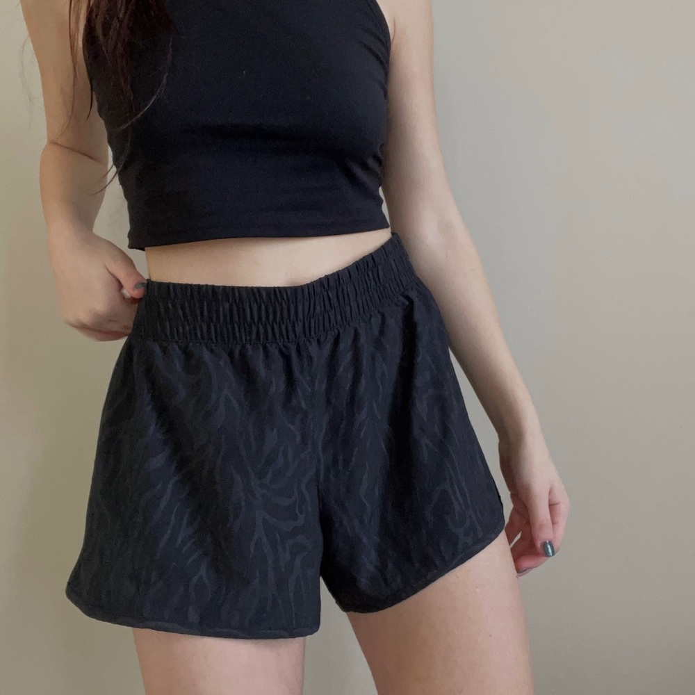 Marika Black / Dark Grey Animal Print Athletic & Running Shorts || Size: L